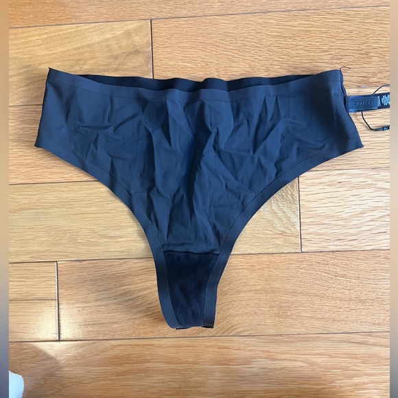 Skims Naked High Waisted Thong - Picture 4 of 5